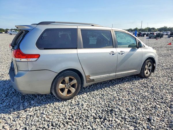 2014 TOYOTA SIENNA