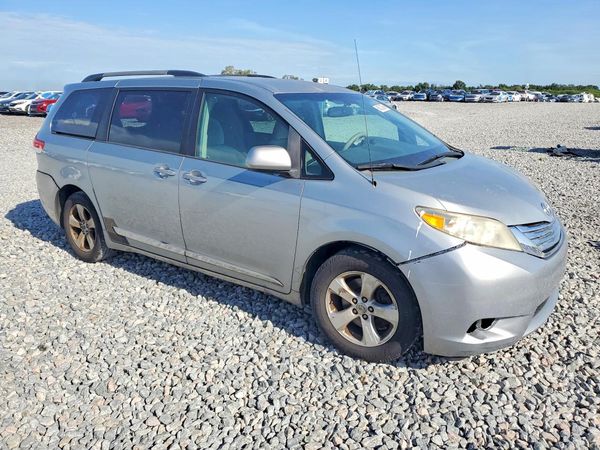 2014 TOYOTA SIENNA