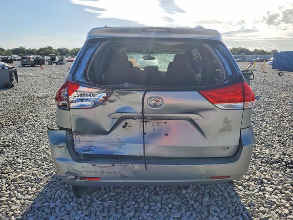 2014 TOYOTA SIENNA