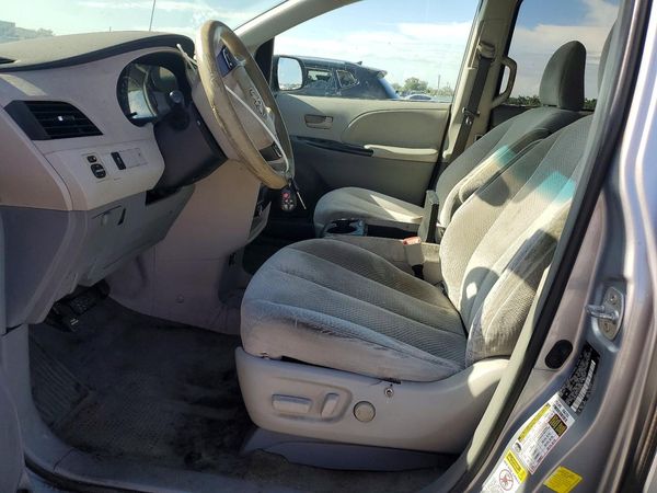 2014 TOYOTA SIENNA