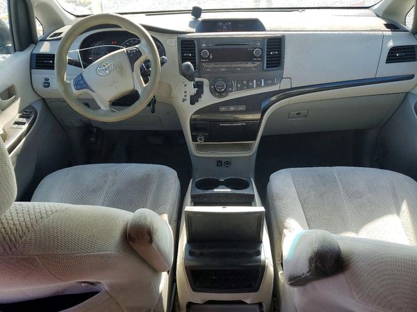 2014 TOYOTA SIENNA