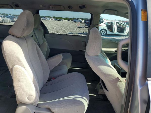 2014 TOYOTA SIENNA