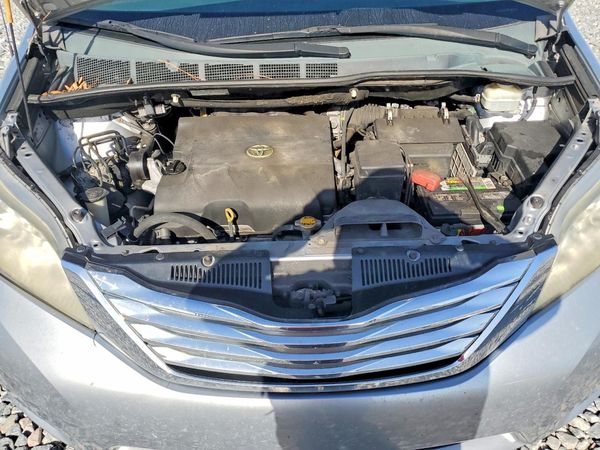 2014 TOYOTA SIENNA