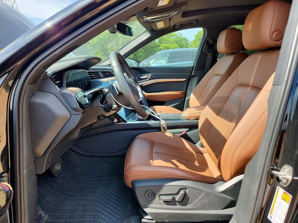 2022 AUDI E-TRON quattro Premium