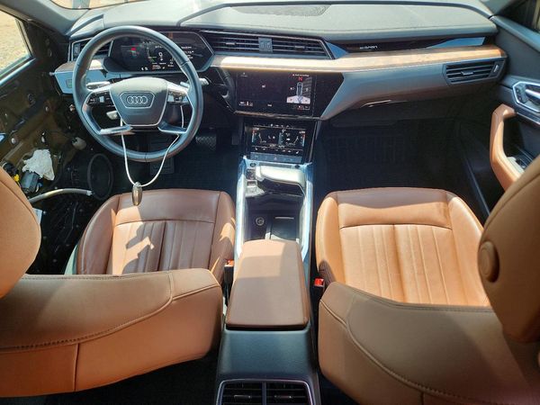 2022 AUDI E-TRON quattro Premium