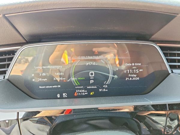 2022 AUDI E-TRON quattro Premium