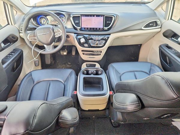 2024 CHRYSLER PACIFICA