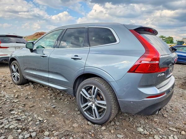 2018 VOLVO XC60 Momentum