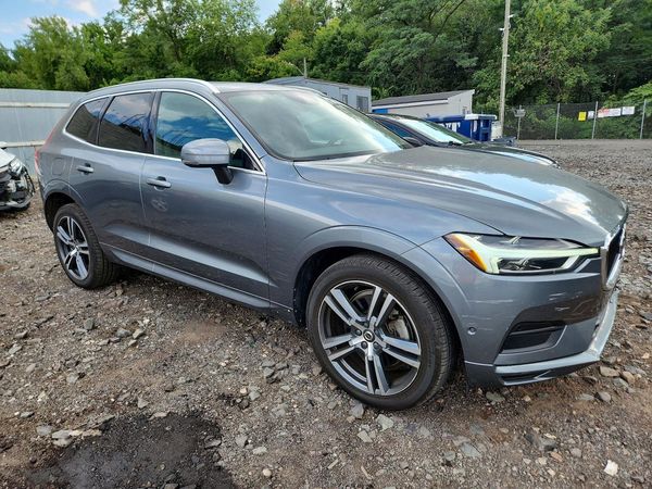 2018 VOLVO XC60 Momentum