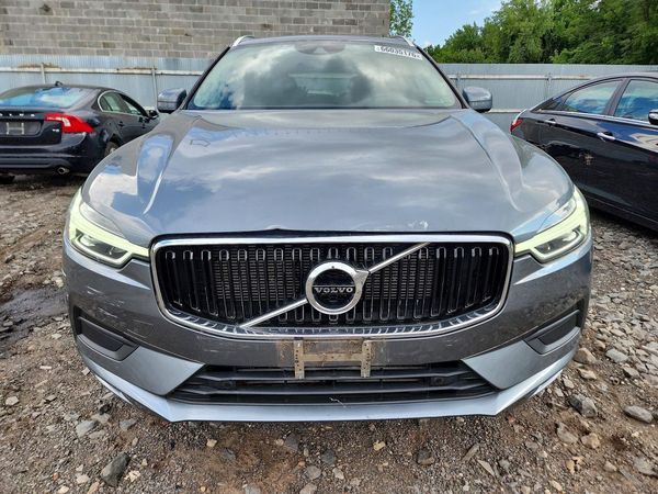 2018 VOLVO XC60 Momentum