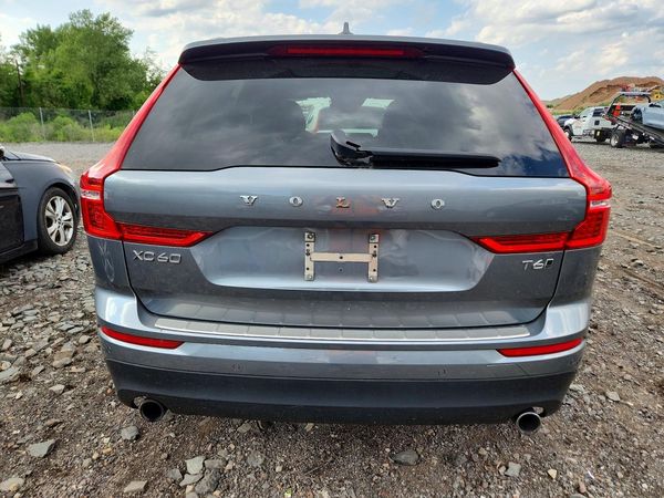 2018 VOLVO XC60 Momentum