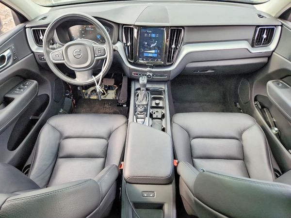 2018 VOLVO XC60 Momentum