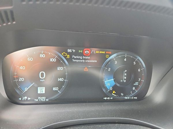 2018 VOLVO XC60 Momentum