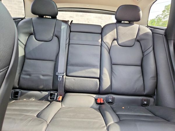 2018 VOLVO XC60 Momentum