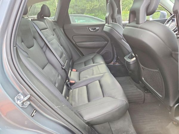 2018 VOLVO XC60 Momentum