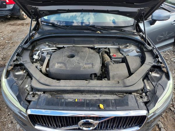 2018 VOLVO XC60 Momentum
