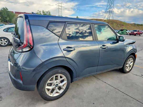 2023 KIA SOUL LX, S