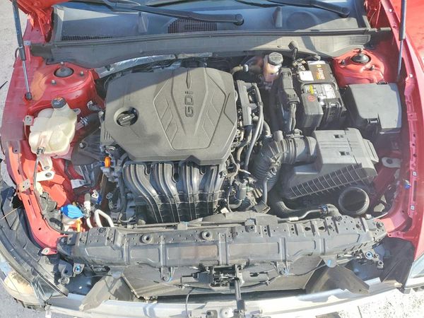 2022 HYUNDAI SONATA SE — Engine bay