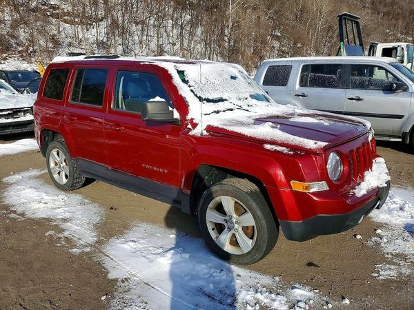 2015 JEEP PATRIOT Latitude — Passenger 3/4