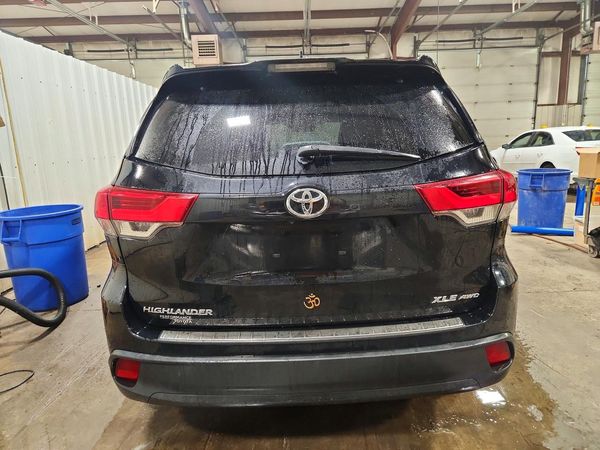 2018 TOYOTA HIGHLANDER SE/XLE