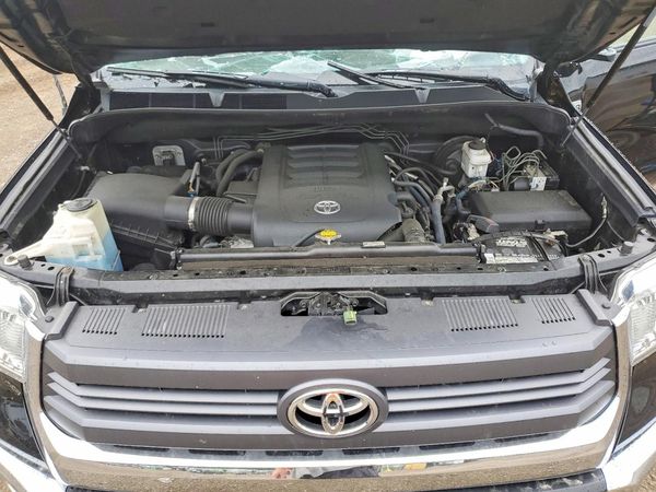 2014 TOYOTA TUNDRA SR5 — Engine bay