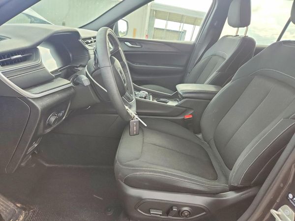 2024 JEEP GRAND CHEROKEE Laredo