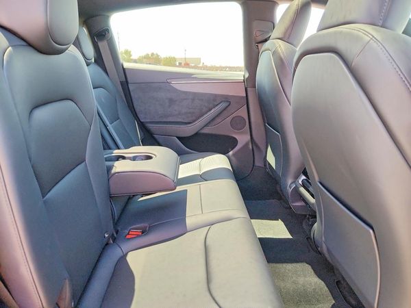 2026 TESLA MODEL Y