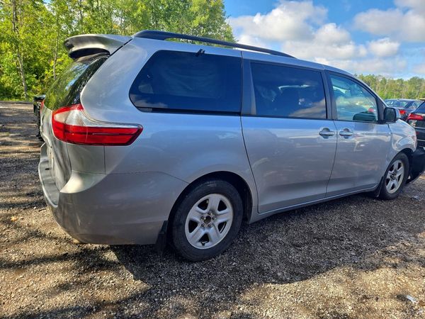 2015 TOYOTA SIENNA