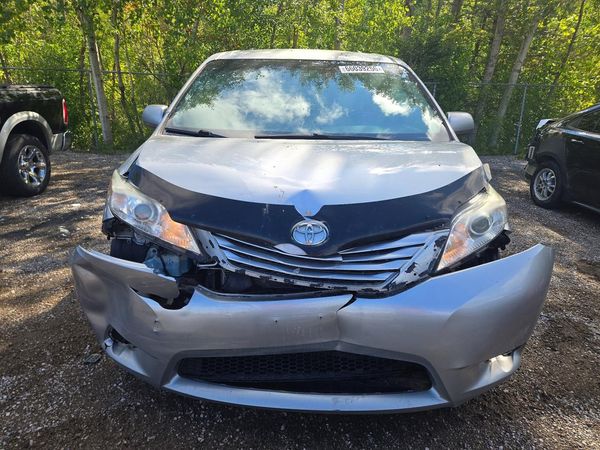 2015 TOYOTA SIENNA