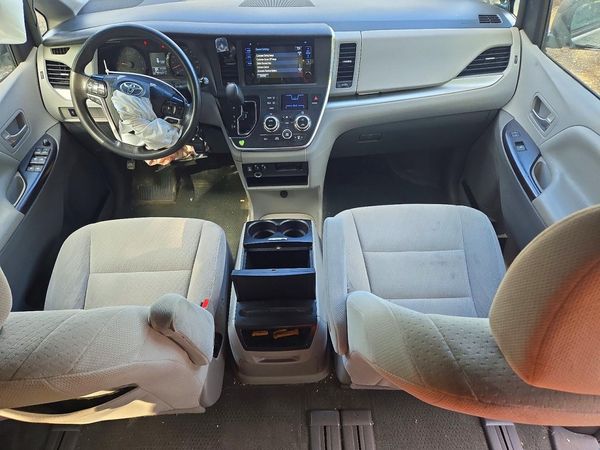 2015 TOYOTA SIENNA