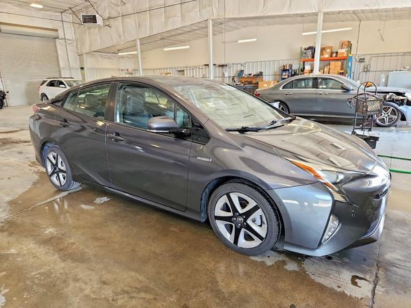 2017 TOYOTA PRIUS
