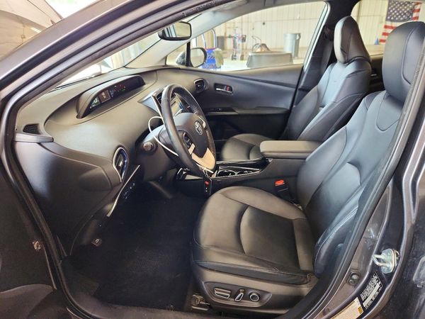 2017 TOYOTA PRIUS