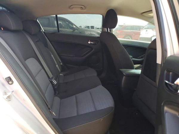 2016 KIA FORTE GL (Middle-Low Grade)
