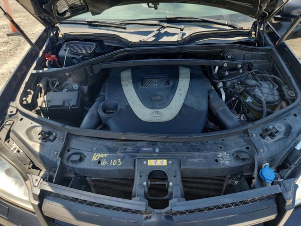 2012 MERCEDES-BENZ GL-CLASS GL450 4-MATIC — Engine bay