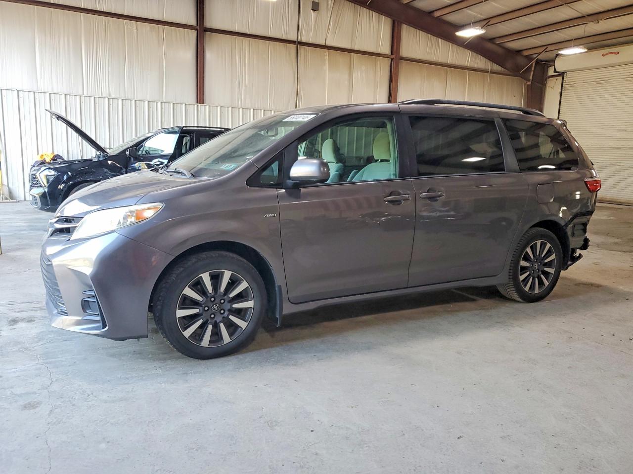 2019 TOYOTA SIENNA LE