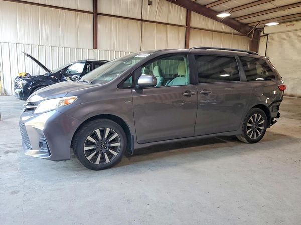 2019 TOYOTA SIENNA LE