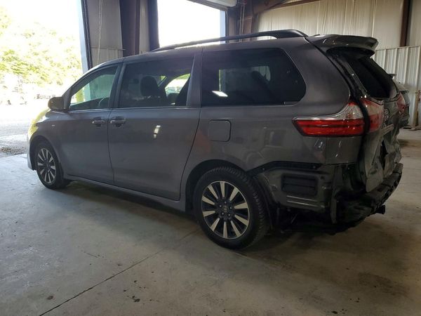 2019 TOYOTA SIENNA LE