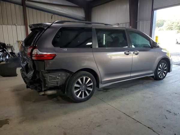 2019 TOYOTA SIENNA LE