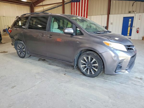 2019 TOYOTA SIENNA LE