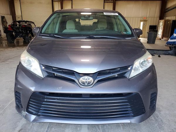 2019 TOYOTA SIENNA LE