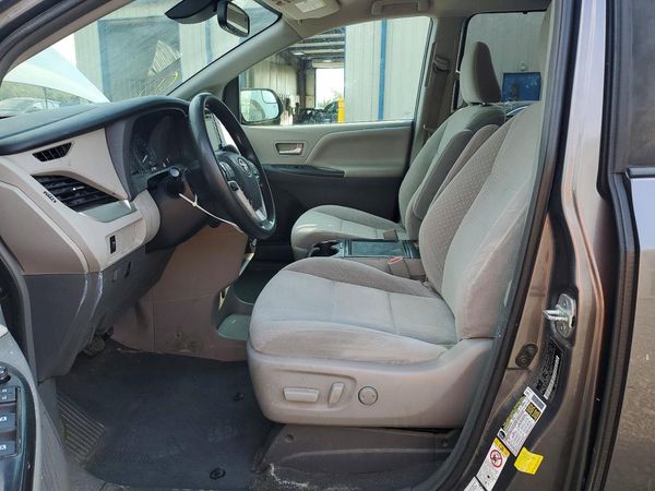 2019 TOYOTA SIENNA LE