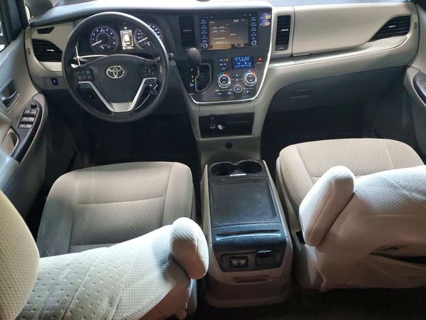 2019 TOYOTA SIENNA LE
