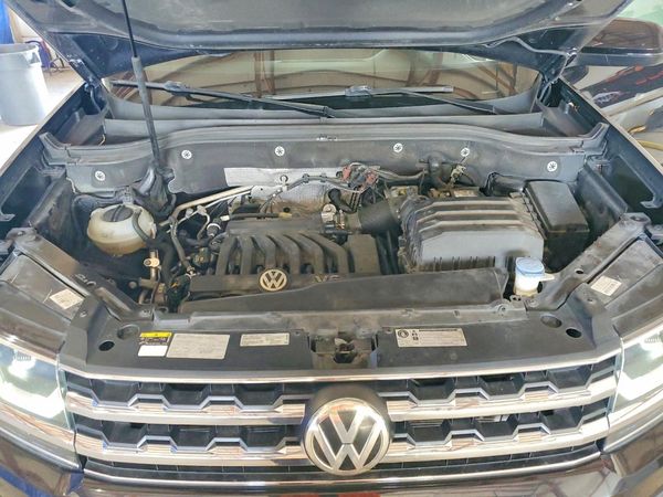 2018 VOLKSWAGEN ATLAS SE — Engine bay
