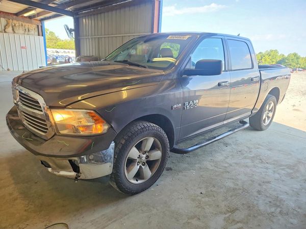 2015 RAM 1500 SLT
