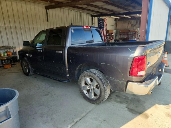 2015 RAM 1500 SLT