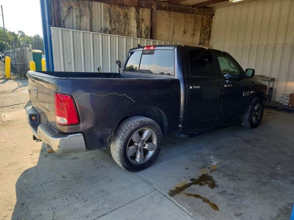 2015 RAM 1500 SLT
