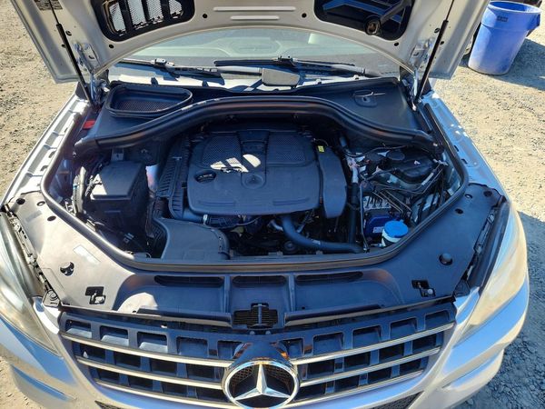 2014 MERCEDES-BENZ ML ML350 4-MATIC — Engine bay