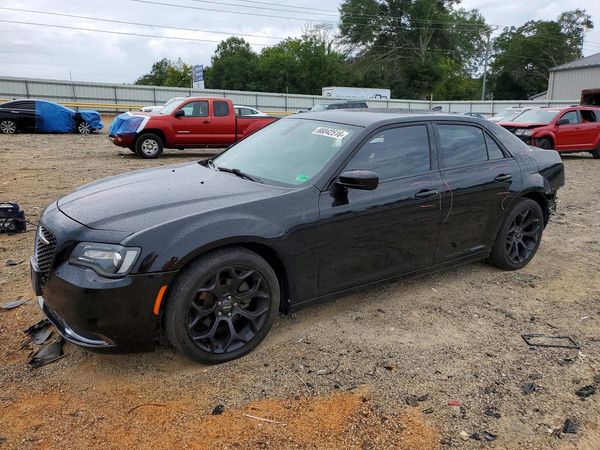 2019 CHRYSLER 300