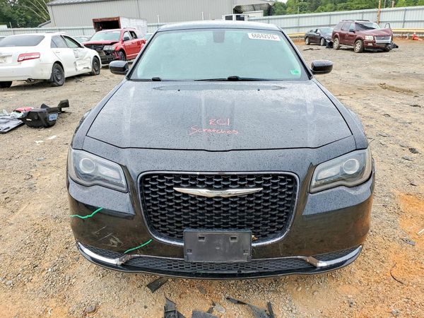 2019 CHRYSLER 300