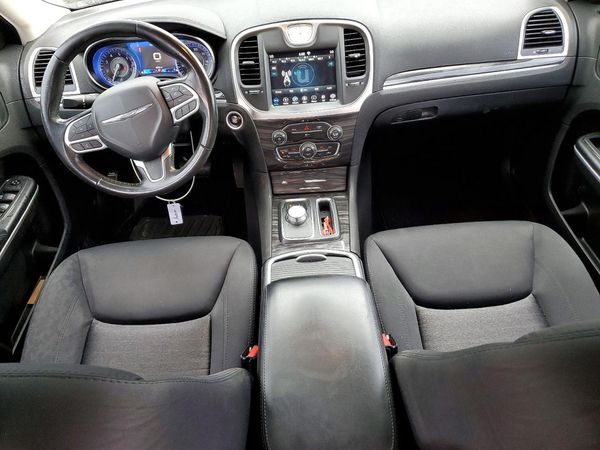 2019 CHRYSLER 300